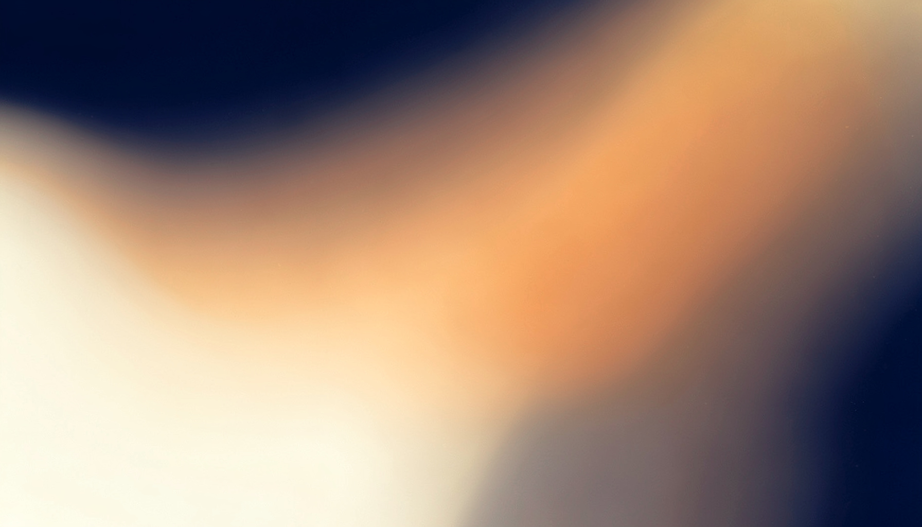 Soft abstract gradient of warm cream and deep navy with subtle gold light, evoking an evening atmosphere.